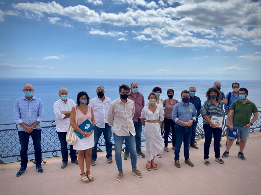  Pere Aragonès, Teresa Jordà, Sergi Sabrià i Josep Piferrer amb representants del sector turístic de la Costa Brava centre 