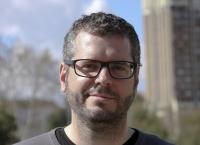   Es parla malament?  