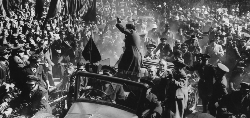  El President Companys torna al Palau de la Generalitat aclamat pel poble l'1 de març de 1936 