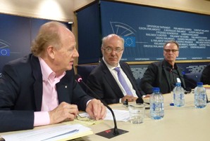  Terricabras i el PEN Internacional presenten un manifest que demana que es creï un fons econòmic pels refugiats i que se'ls tracti amb dignitat  