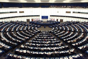 31 eurodiputats demanen que Morenés rectifiqui les seves amenaces a Catalunya