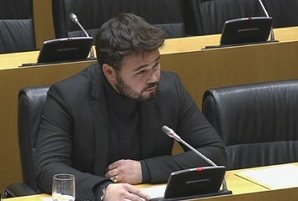   Rufián, al ministre de l’Interior: ‘Té previst fer res davant dels casos d’impunitat feixista? Té previst reparar la memòria de Guillem Agulló?’  