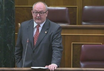   Capdevila, a De Guindos: ‘La competitivitat de les pimes està segrestada pels interessos dels oligopolis i les grans empreses’  