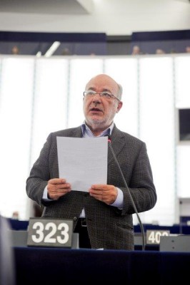   Terricabras a Juncker: 'Li demano que intervingui a favor d'un acord sobre el referèndum'  