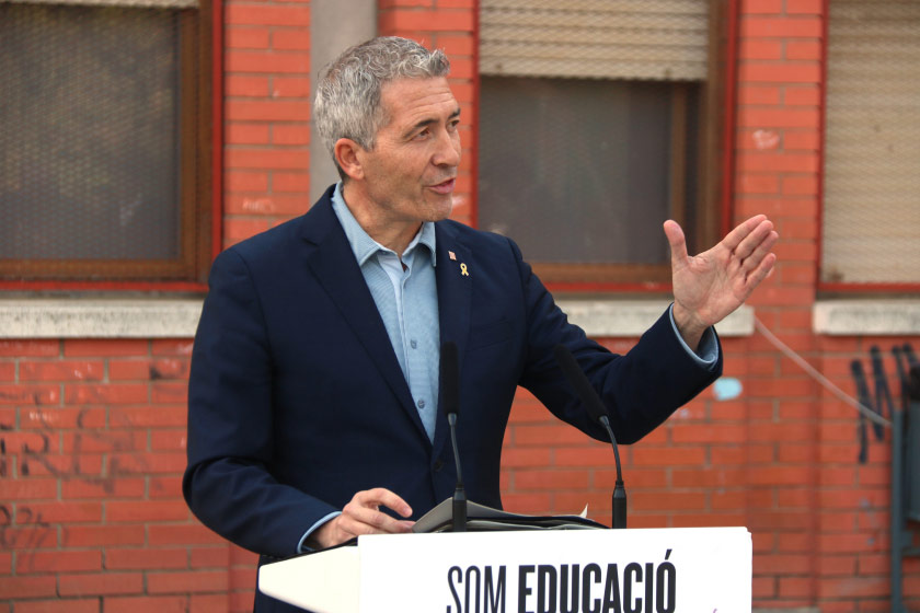  El conseller d'Educació, Josep Gonàlez-Cambray, ha anunciat les actuacions a l'Institut badaloní Pompeu Fabra. ACN 