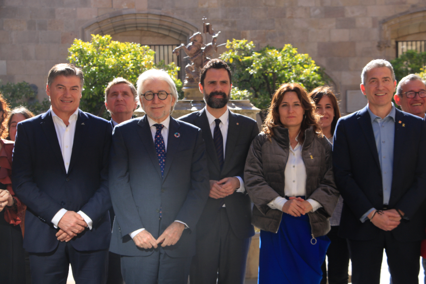  La consellera de la Presidència, Laura Vilagrà, el conseller d'Educació, Josep Gonzàlez-Cambray, i el conseller d'Empresa i Treball, Roger Torrent, amb dirigents de sindicats i patronals / ACN 