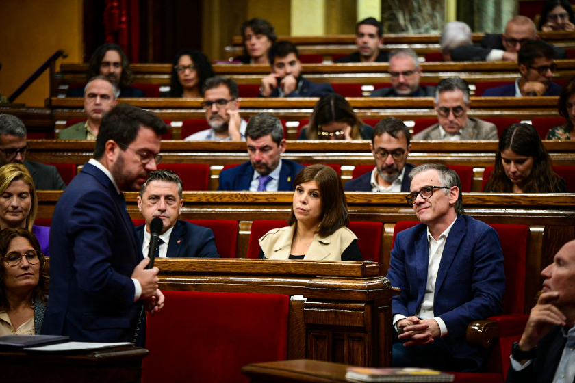  El president de la Generalitat, Pere Aragonès, responent a Josep Maria Jové durant la sessió de control / Marc Puig 