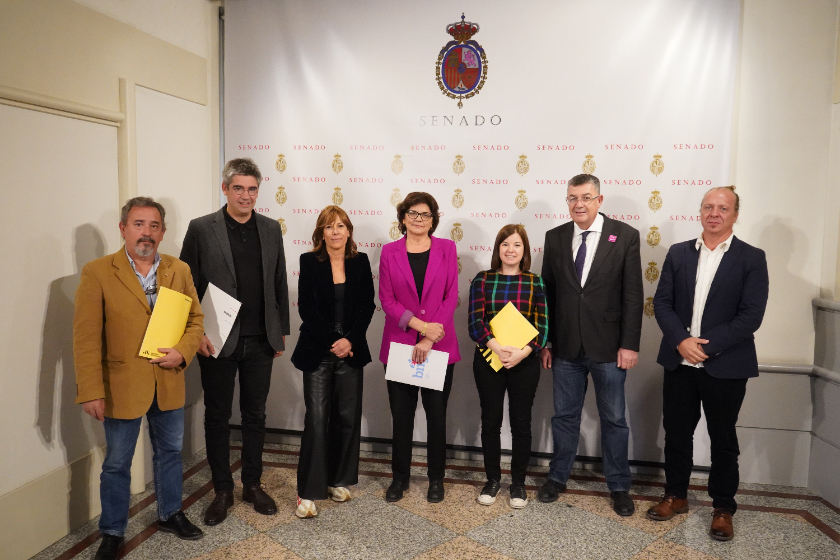  senadors i senadores dels grups parlamentaris signants de la proposta 