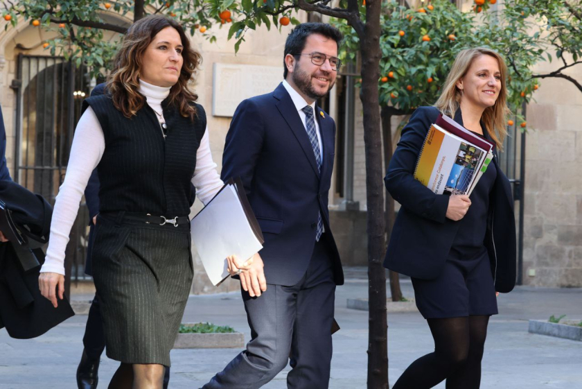  D'esquerra a dreta, la consellera de la Presidència, Laura Vilagrà, el president de la Generalitat, Pere Aragonès, i la consellera d'Economia i Hisenda, Natàlia Mas / Govern 