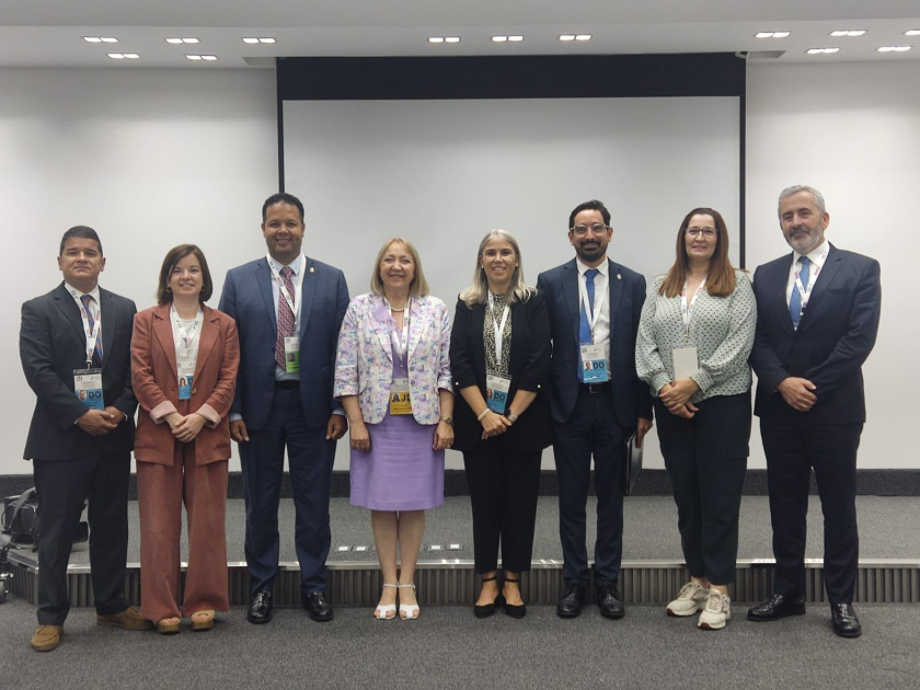  Sara Bailac al costat de diputats i senadors de la República Dominicana, Portugal i l'Argentina a l'XIè Fòrum Parlamentari Iberoamericà 