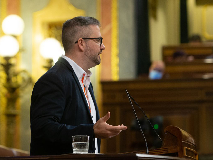  Gerard Álvarez és el portaveu del Grup Republicà a la comissió de Defensa del Congrés i un dels signants de la iniciativa 