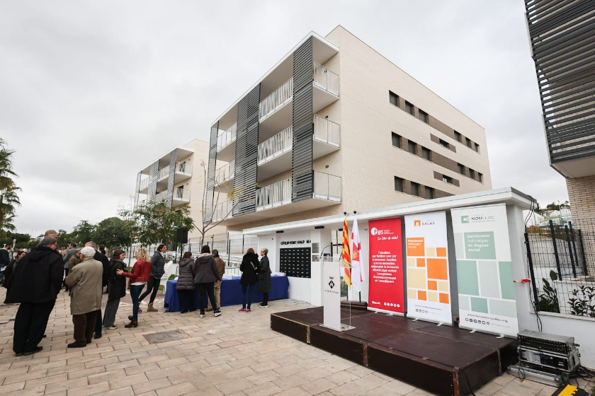  Edifici de pisos de protecció oficial construit per l'Ajuntament de Sitges. 