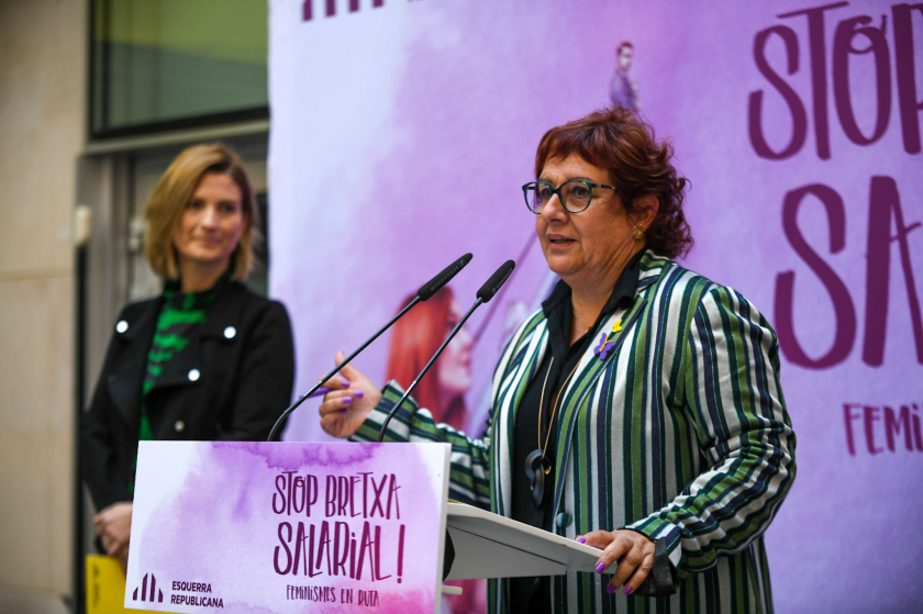  Dolors Bassa, el dia de la presentació pública de la campanya, a la Seu Nacional d'Esquerra Republicana, amb Raquel Sans al costat 