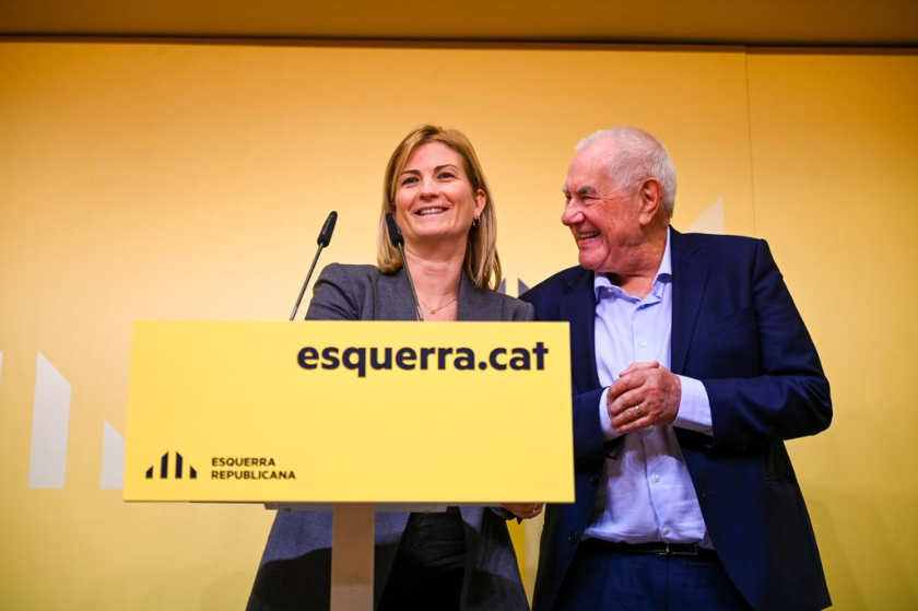  Ernest Maragall s'ha acomiadat durant la roda de premsa d'aquest dilluns, al costat de la portaveu Raquel Sans. PAULA ROQUE. 