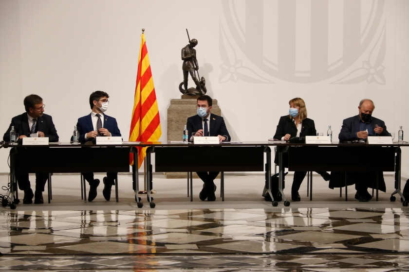  Pere Aragonès encapçala la reunió del Pacte Nacional per la Llengua al Palau de la Generalitat. ACN 