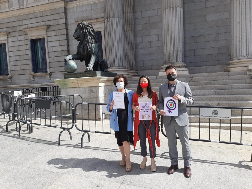  Pilar Vallugera i Gabriel Rufián, aquest dimecres al Congrés amb la secretària general d'ERPV, María Pérez. 