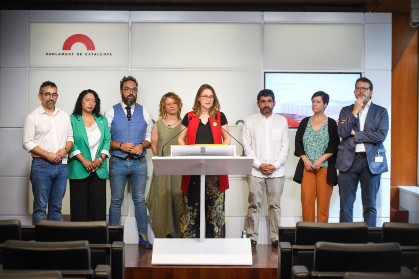  La portaveu adjunta al Parlament, Meritxell Serret, acompanyada de la resta de representants republicans, en roda de premsa. MARC PUIG 