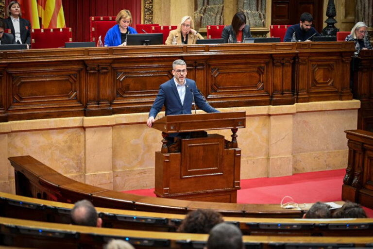 El diputat Villalbí en una imatge d'arxiu durant una intervenció a l'hemicicle. MARC PUIG.