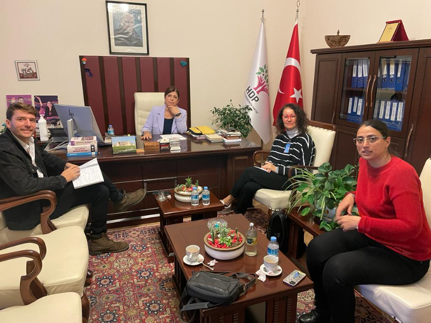 La senadora i única membre independentista de l'Assemblea Parlamentària del Consell d'Europa, Laura Castel, reunida amb representants de l'HDP a Ankara