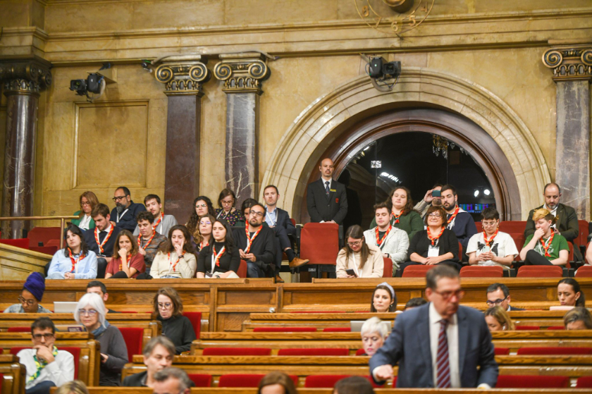  Representants del moviment escolta han celebrat l'aprovació final de la Llei. MARC PUIG 