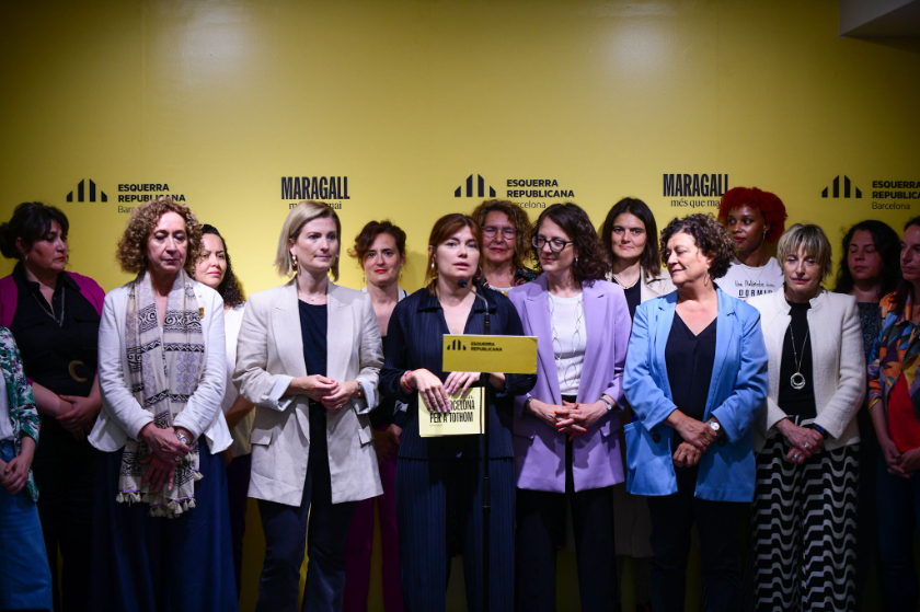  Elisenda Alamany, rodejada de diputades, regidores i d'altres responsables republicanes, en un acte sobre feminisme / Marc Puig 