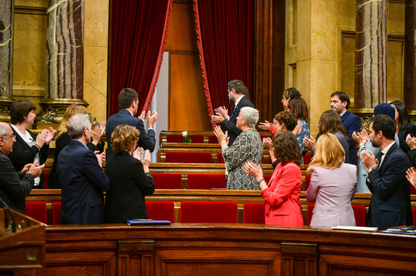  Una rosa blanca, a l'escó de Flores 
