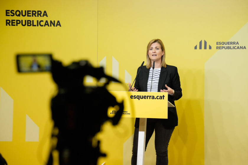 La portaveu republicana Raquel Sans ha carregat contra l'extrema dreta durant la roda de premsa d'aquest dilluns. GERARD MAGRINYÀ.