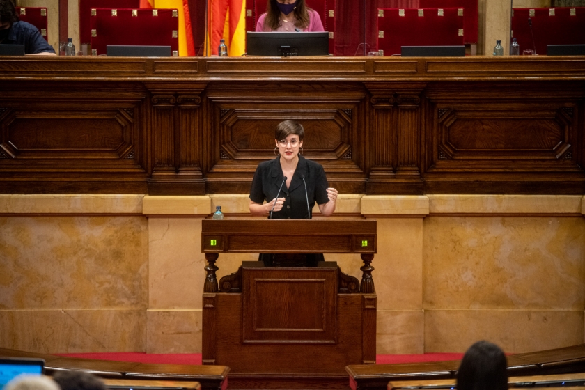  La diputada d'Esquerra Republicana Jenn Díaz al faristol del Parlament / Marc Puig 