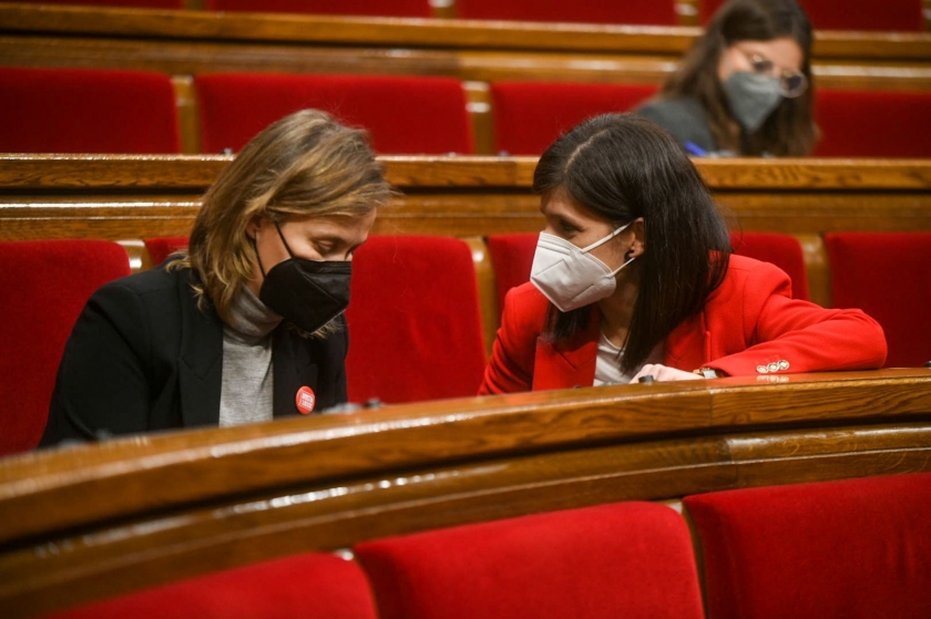  Meritxell Serret i Marta Vilalta a l'hemicicle del Parlament 