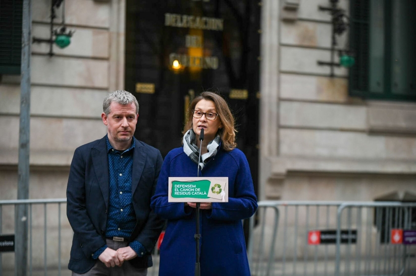  Meritxell Serret a la concentració en defensa del cànon 