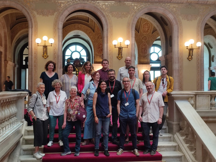  Els grups parlamentaris d'Esquerra Republicana, Junts, CUP, En Comú Podem i PSC amb entitats de l'habitatge 