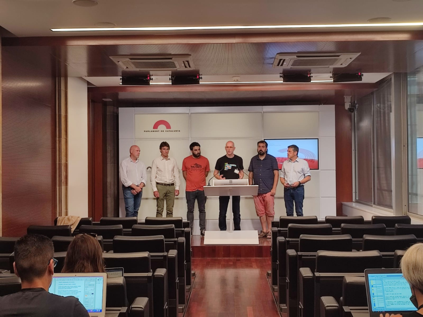  Roda de premsa d'un representant de la plataforma 'No a la MAT' i diputats dels grups que donen suport a la proposta de resolució per derogar el projecte de MAT a la Selva, Esquerra Republicana, Junts, la CUP, el PSC i En Comú Podem 