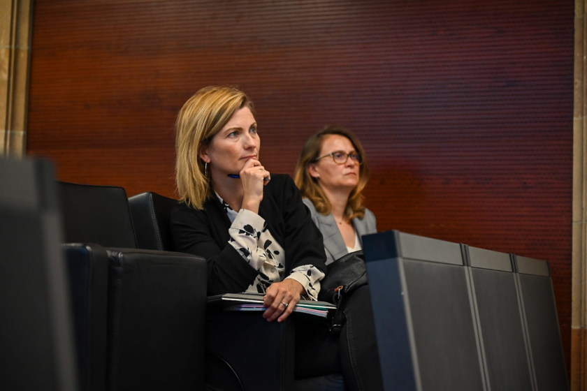  Les diputades Raquel Sans i Meritxell Serret / Marc Puig 