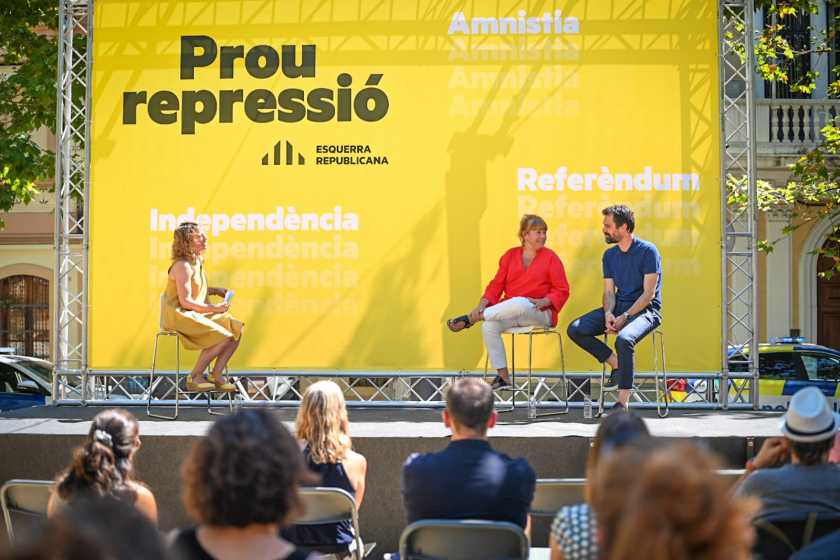  Marta Vilaret, Natàlia Garriga i Roger Torrent, durant el transcurs de l'acte. PAULA ROQUE. 