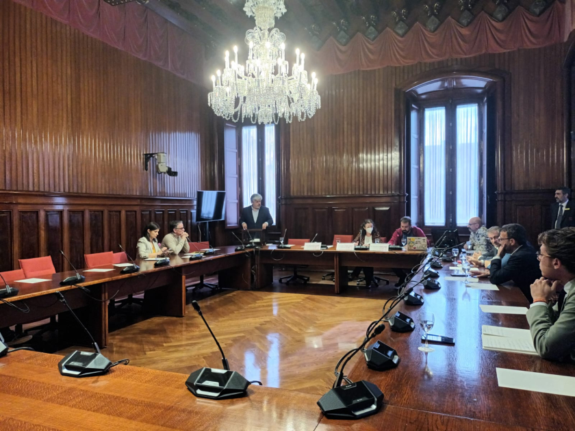  La comissió d'investigació de Pegasus al Parlament ha celebrat avui una nova sessió per escollir-ne el president. 