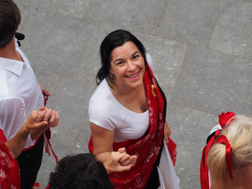  Adriana Delgado participant en un ball popular del seu municipi, Les Gitanes de Sant Vicenç de Castellet 