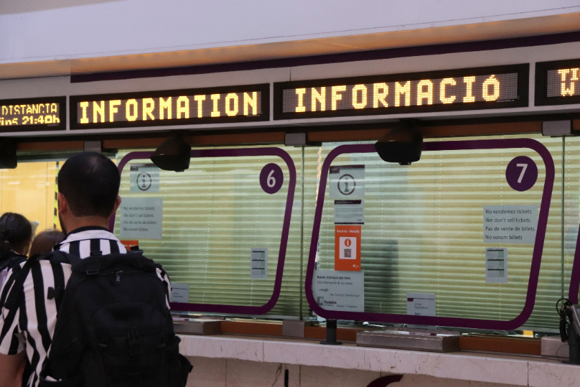  Punts d'informació als usuaris de Renfe a Sants tancats mentre hi ha incidències a la R2-Sud. ACN 