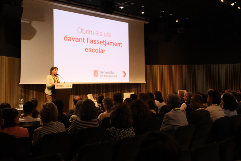  La secretària de Transformació Educativa, Núria Mora, ha intervingut a l'acte 'Obrim els ulls davant de l'assetjament escolar' / ACN 