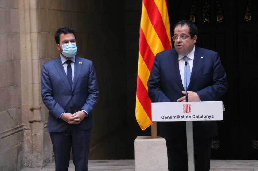  El conseller d'Interior, Joan Ignasi Elena, en una intervenció, acompanyat del president de la Generalitat, Pere Aragonès / ACN 