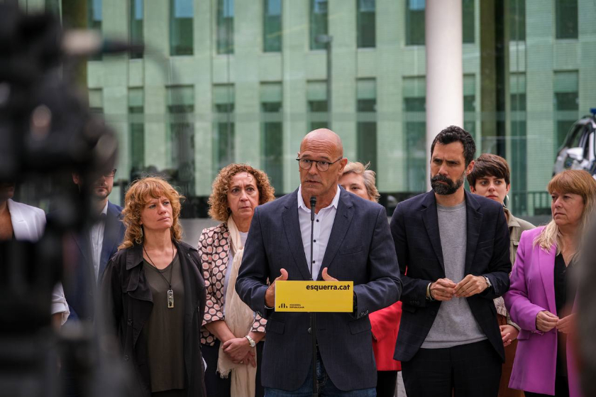  Roda de premsa d'Esquerra Republicana davant de la Ciutat de la Justícia, aquest divendres. ERC 