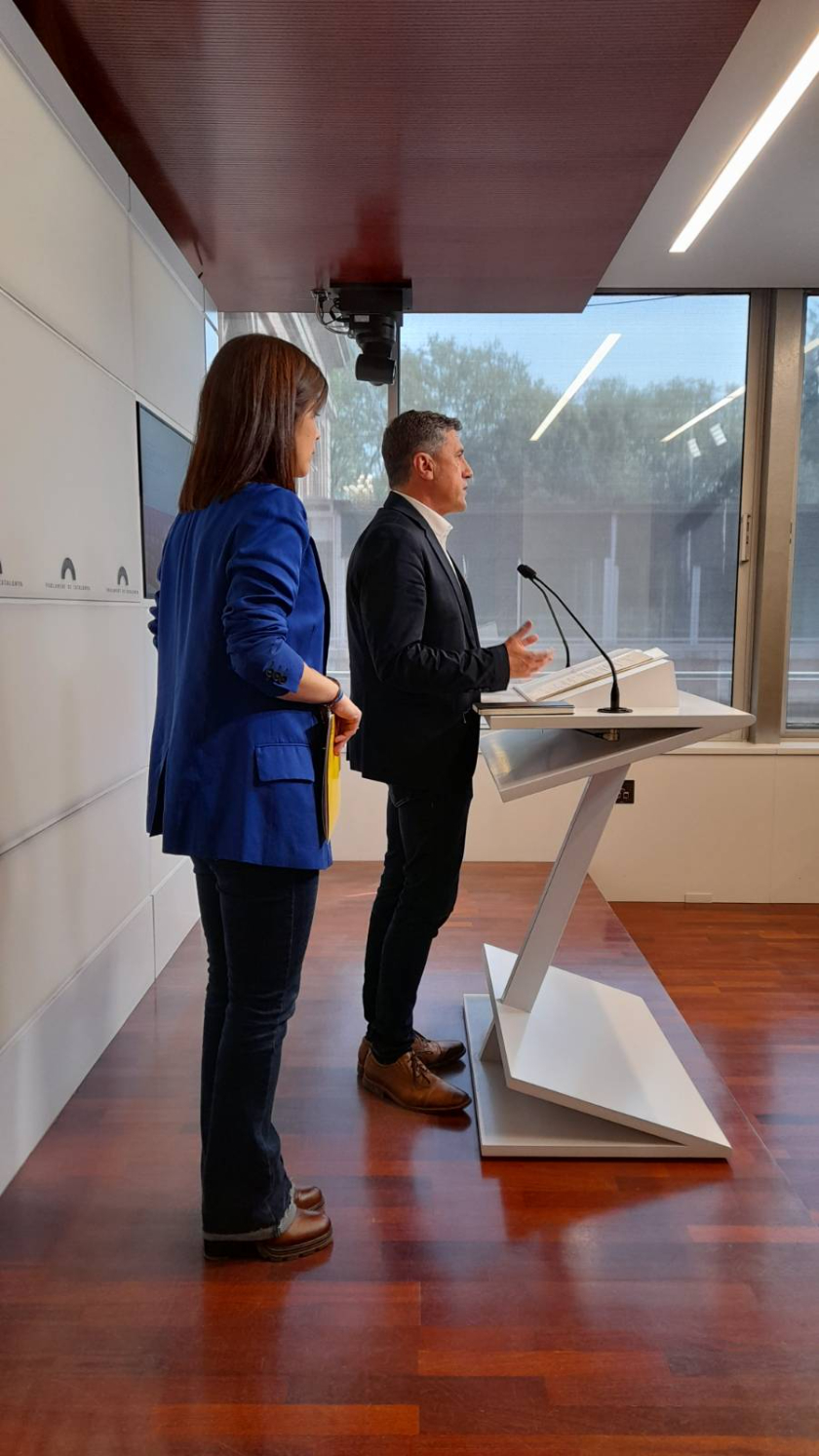   Esquerra Republicana i la CUP volen prohibir els discursos d'odi al Parlament, incorporar el vot telemàtic i ampliar els casos de delegació de vot  