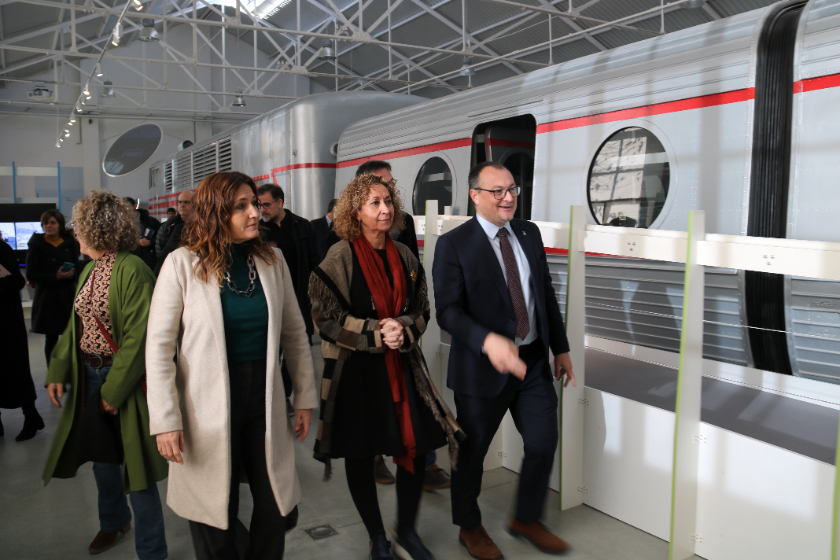  Les conselleres del Govern Laura Vilagrà i Ester Capella han visitat el Museu del Ferrocarril de Vilanova i la Geltrú amb l'alcalde del municipi, Juan Luis Ruiz / ACN 