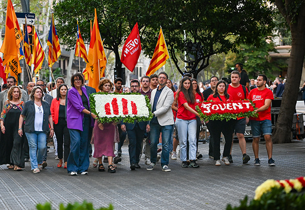 Ofrena floral al monument Rafael Casanova de Barcelona l'11 de setembre de 2025