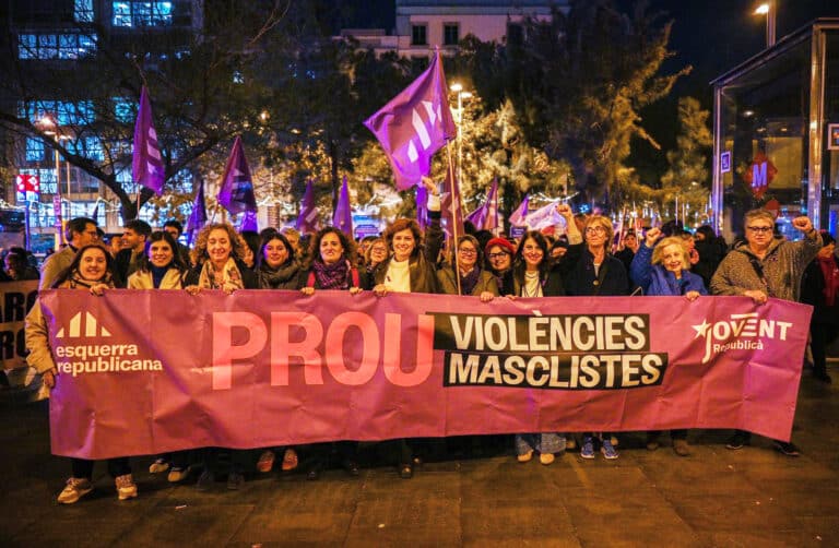 Capçalera del bloc d'Esquerra Republicana a la manifestació de Barcelona en contra de la violències masclistes