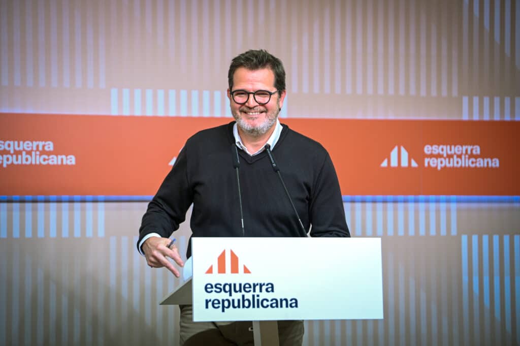 Isaac Albert en roda de premsa després de la permanent de l'organització.