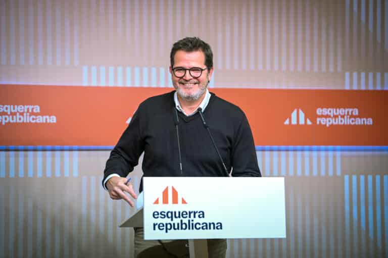 Isaac Albert en roda de premsa després de la permanent de l'organització.