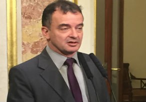   Bosch a Rajoy: ‘Menys focs d’artifici i més realitat’  
