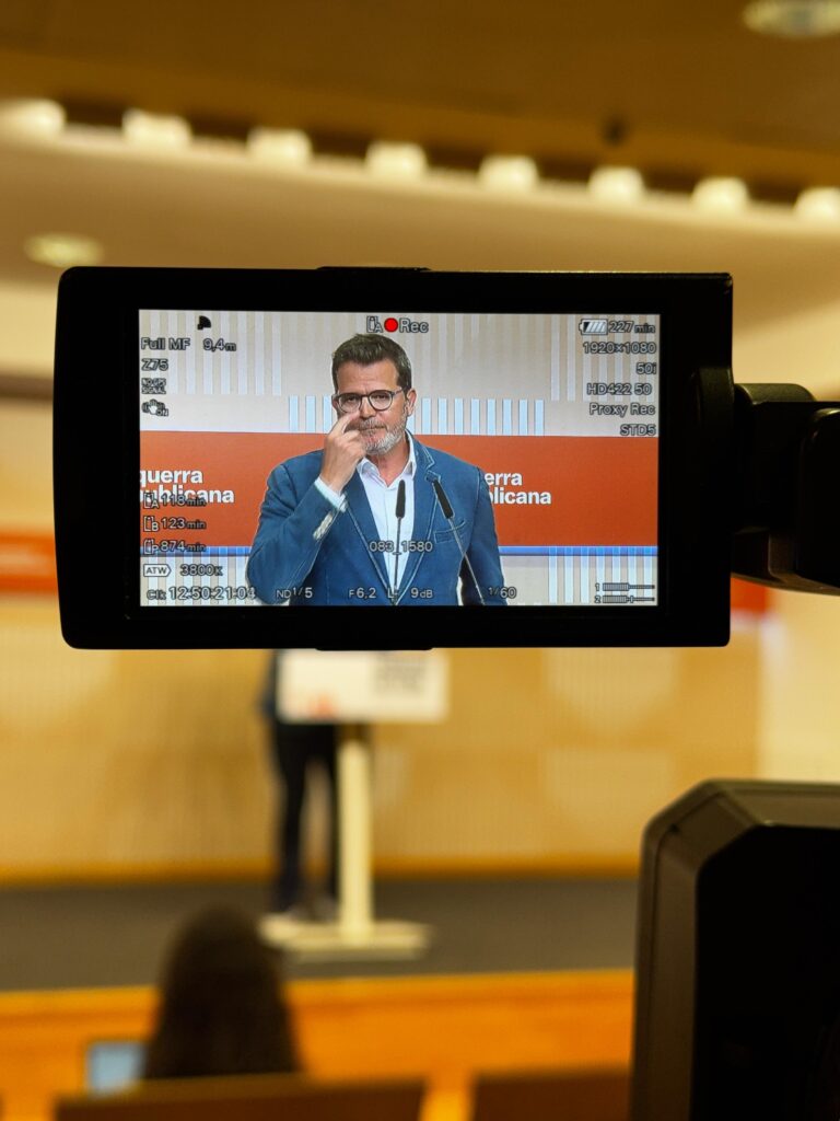 Isaac Albert en roda de premsa a la seu nacional