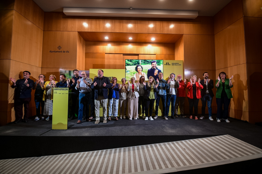  Repressaliats i repressaliades d'Esquerra Republicana, aquest dissabte a Vic per celebrar l'aprovació definitiva de la llei d'amnistia. MARC PUIG 