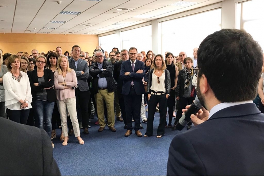  El vicepresident Pere Aragonès dirigeix unes paraules a l'equip de Vicepresidència, Economia i Hisenda 